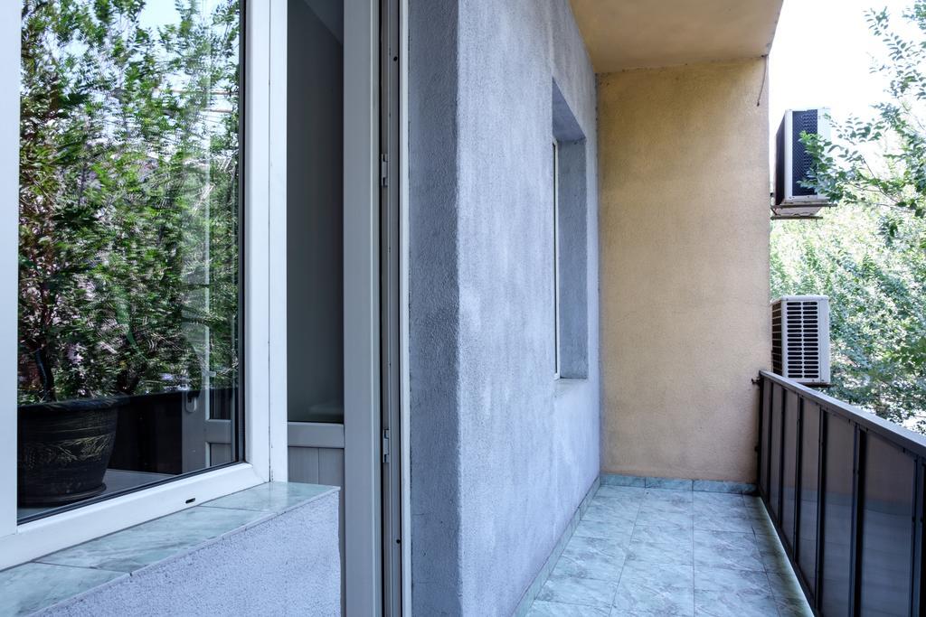 Apartment On Hanrapetutyan Street Yerevan Exterior photo
