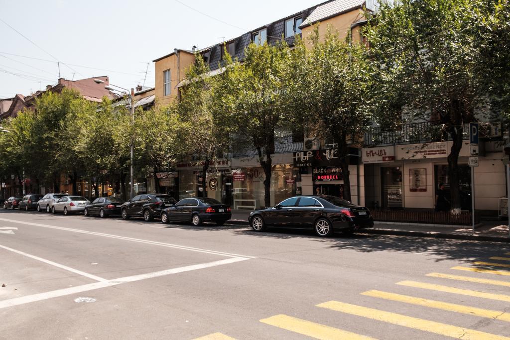 Apartment On Hanrapetutyan Street Yerevan Exterior photo